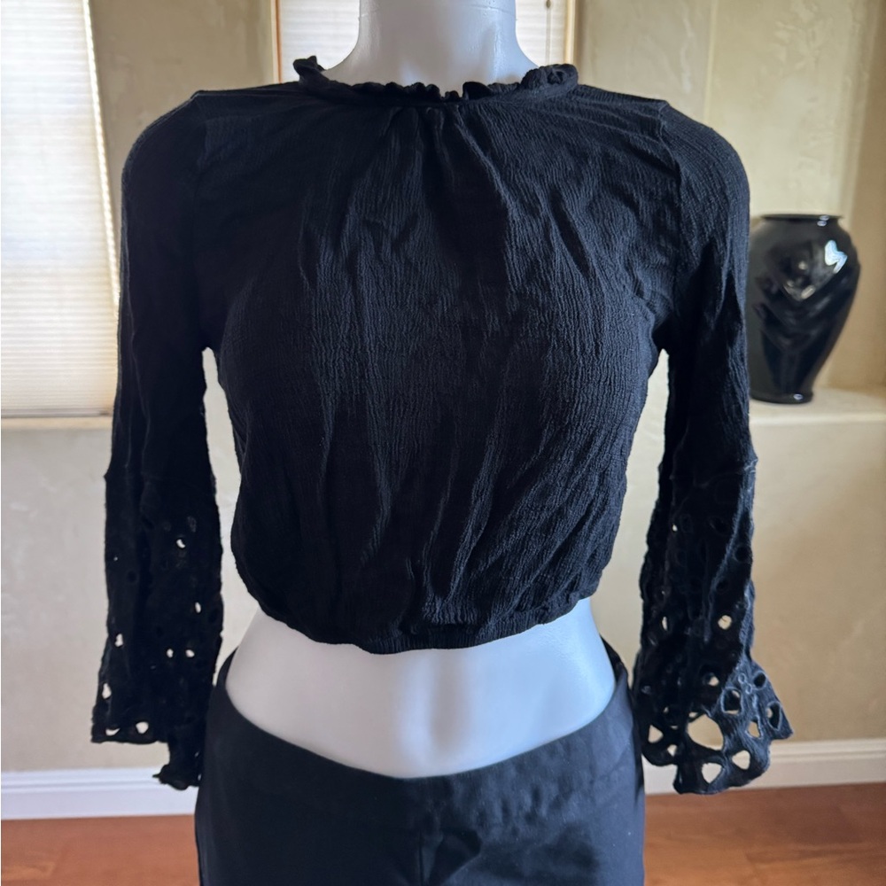 Moon River Black Open Back Cropped Top Bell Sleeves Shirt Sz S